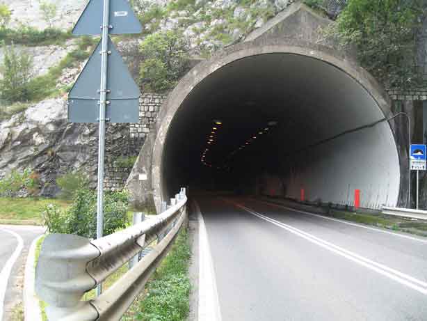 Туннель у озера Изео